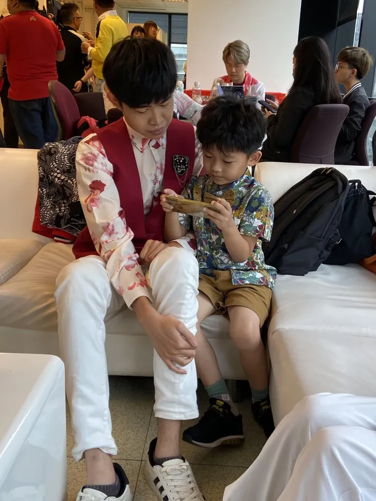 柯辰勳是暖心的大哥哥。翻攝鄭丹丹臉書