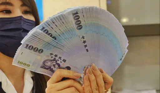 台股月線連三黑土洋對作 這檔ETF逆勢吸金3個月規模增3.75倍