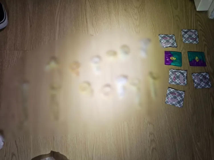 警方起出用過的保險套。讀者提供