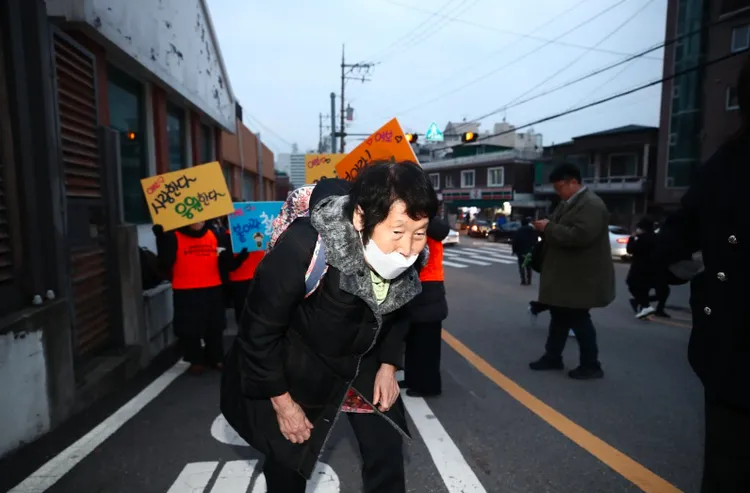 南韓大學入學考試，年逾8旬的金正子是南韓最老考生。翻攝News1新聞