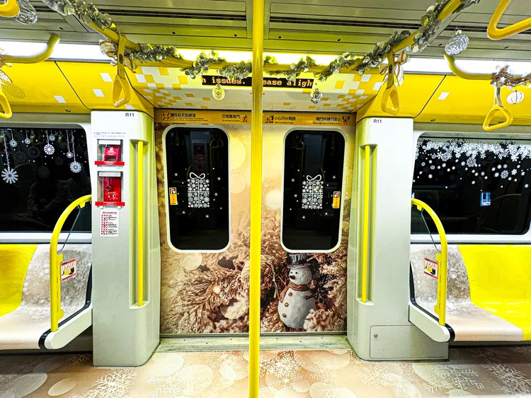 新北捷運將公共藝術變身暖光雪粼列車。新北捷運公司提供