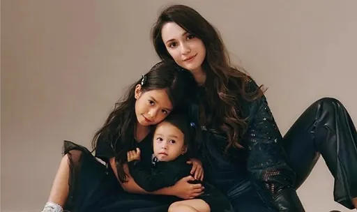 瑞莎二胎曾以為懷兒子 長女鐵口直斷「是妹妹」很驕傲