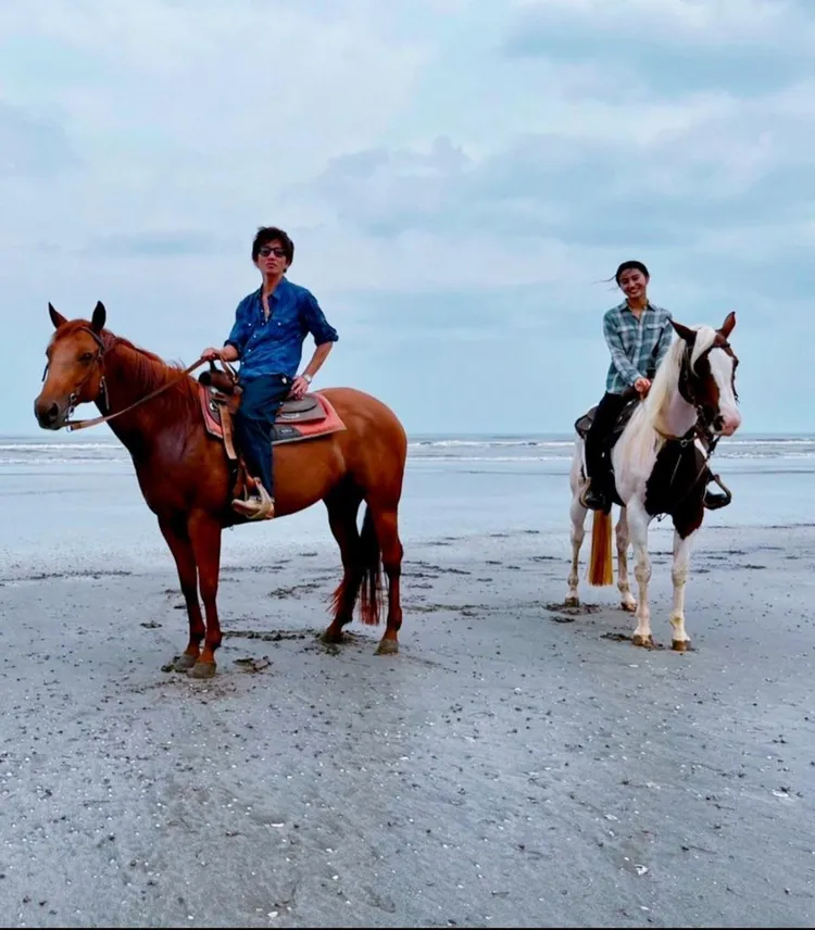 木村光希和爸爸一起騎馬。翻攝koki IG