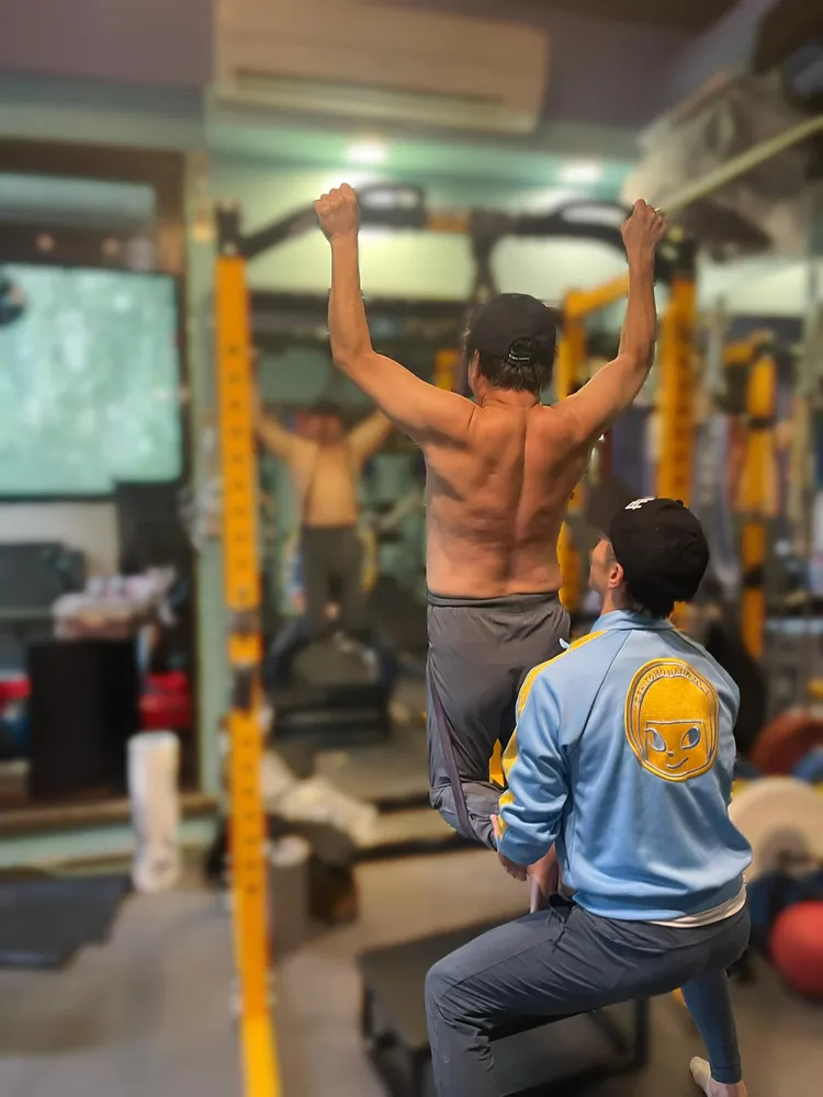 胡瓜貼照笑說「我背部也蠻好看！」翻攝自胡瓜臉書