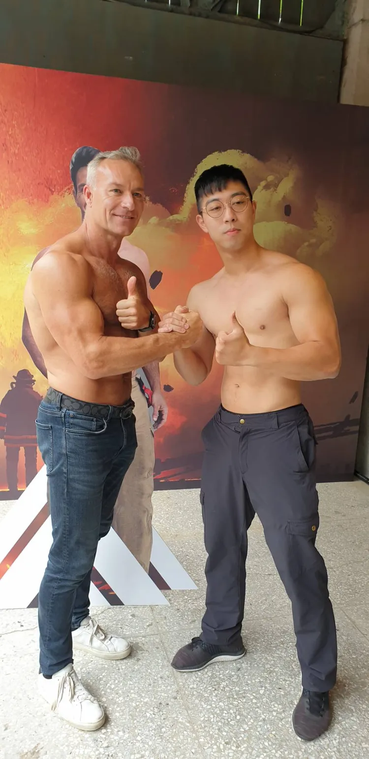 台澳消防員脫衣，秀大肌肌。張瑞振攝