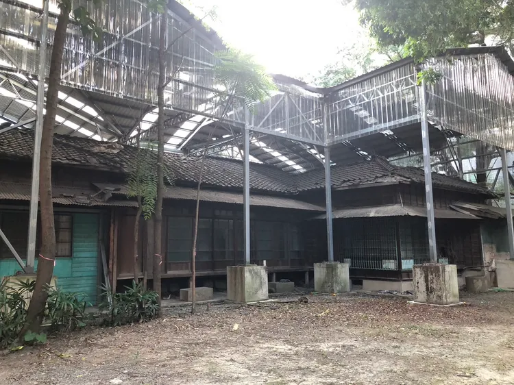 台北市定古蹟「國立臺灣大學日式宿舍-戴運軌寓所、潮州街9號」今舉行修復工程開工。文化局提供