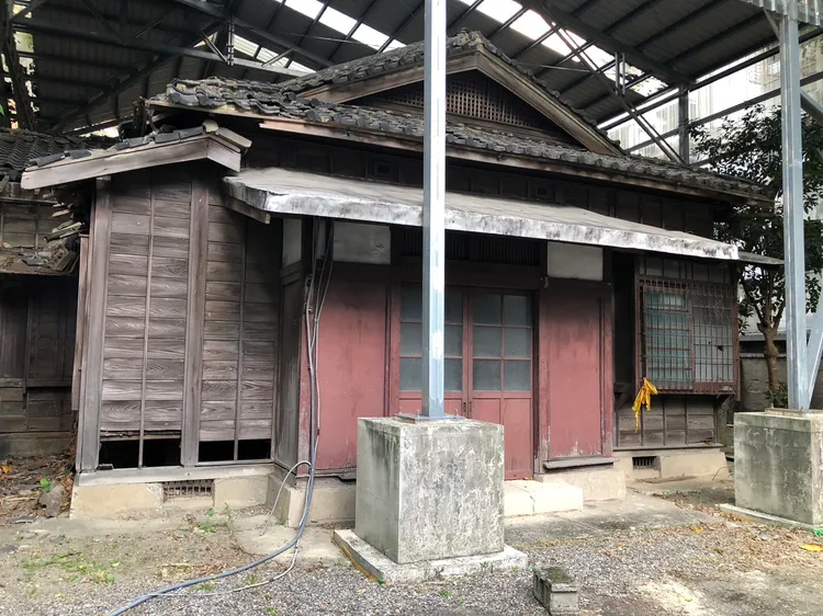 台北市定古蹟「國立臺灣大學日式宿舍-戴運軌寓所、潮州街9號」今舉行修復工程開工。文化局提供