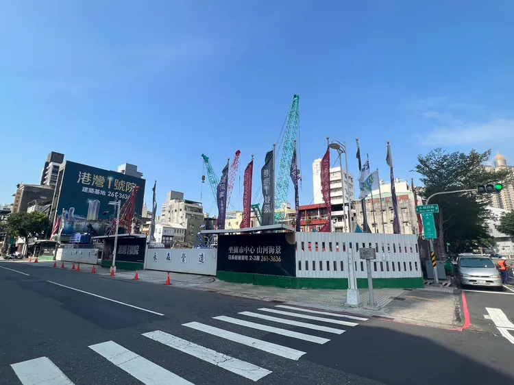 「港灣1號院」位於五福四路，未來將成為亞洲新灣區超高住宅大樓，也是鹽埕區門戶建築。葉家銘攝