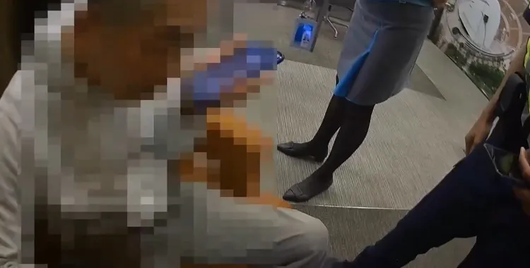 吳翁撥電話向未婚妻求證，驚聞其大陸口音，這才大夢如醒。民眾提供