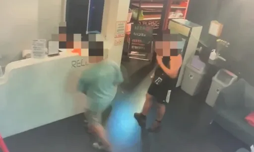 男男認識1天就約砲　他洗澡見對方詭異舉動...一開門心碎