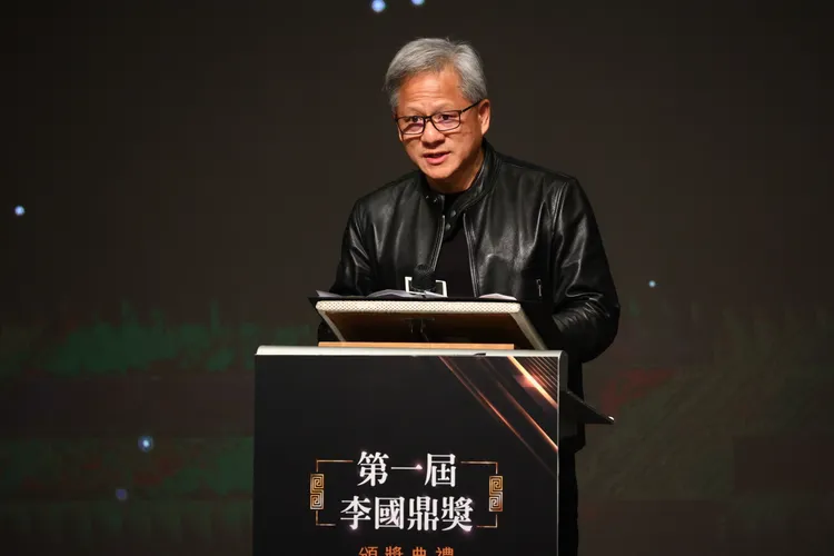 黃仁勳現身致詞，引起現場一陣騷動。彭欣偉攝