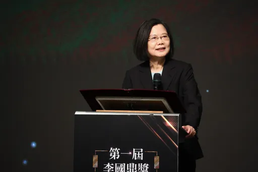 蔡英文讚張忠謀「帶台灣走向世界」 接棒黃仁勳致詞笑了:壓力非常大