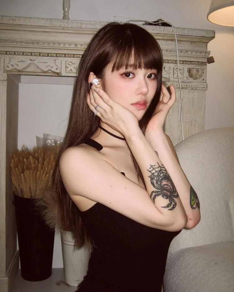 網紅YouTuber「美麗妄娜」擁有天使臉孔、魔鬼身材。翻攝《wanna10_4》的IG