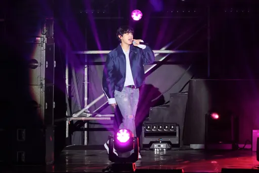 EXO燦烈桃園摘戒指套牢粉絲!自豪臂肌主動「給驗貨」