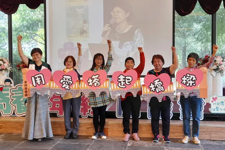 寄家戶數逐年減少，呼籲民眾報名招募，「全家人一起來做好事」。北台南家扶提供