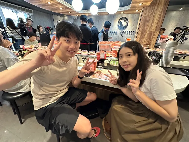 台大學生戴先生(左)、李小姐(右)。陳怡文攝