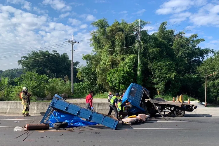 車輛解體，顯見當時撞擊力之大。讀者提供