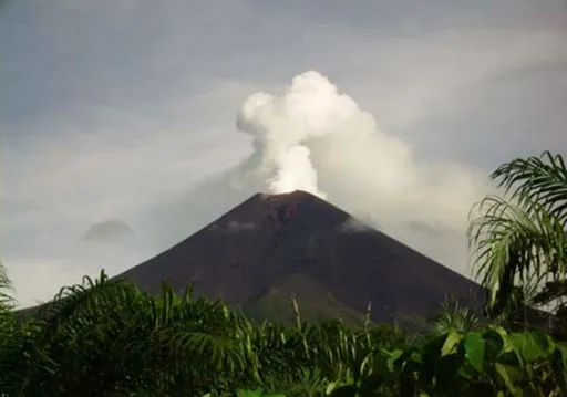 巴紐火山灰衝到15000米高空 日本憂引發海嘯剉在等