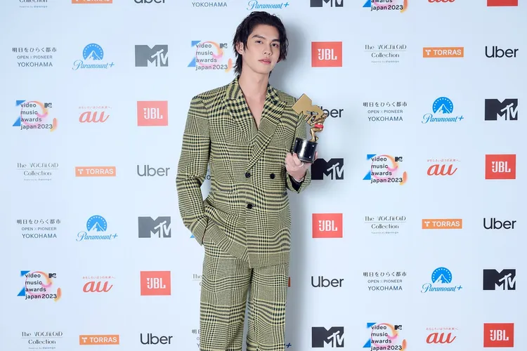泰國男神Bright到場領獎。翻攝MTV VMAJ IG