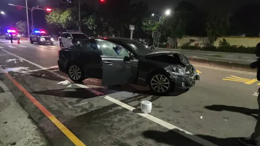 致哀遭拒竟想「瞻仰遺容」 喪家氣炸!當街砸車教訓白目男