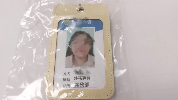 警方查扣證件。桃園警分局提供