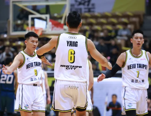 林書豪化身「聖光豪」！談楊敬敏偷吃女球迷　「每個人都會犯罪」