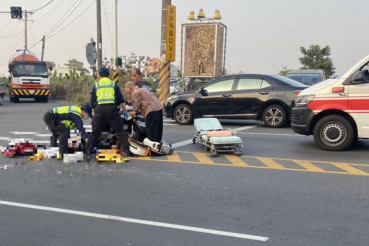 員警、消防到場搶救。民眾提供