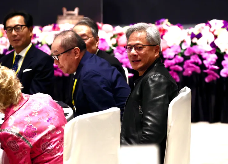 黃仁勳(右)與太太Lori(左)出席第一屆李國鼎獎頒獎典禮。彭欣偉攝