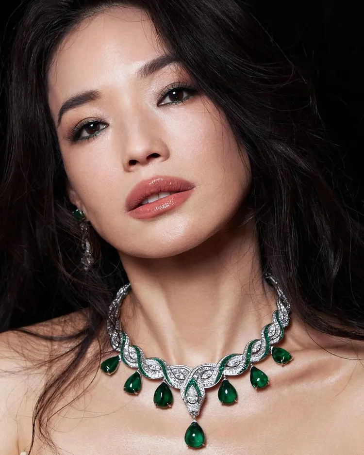 舒淇佩戴Mediterranea系列頂級珠寶。翻攝舒淇IG
