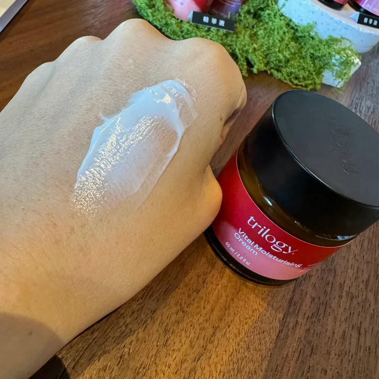 輕奢賦活修護乳霜，60ml／1390元。張家玲攝