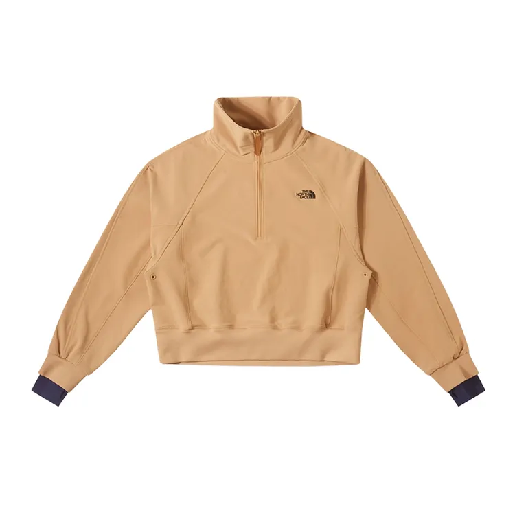 UE女款卡其色防風防潑水保暖舒適長袖大學T，6380元。品牌提供