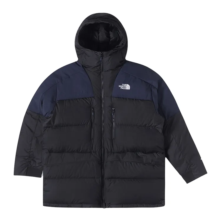 UE男款黑色防潑水保暖舒適可調節羽絨外套，2萬4800元。品牌提供