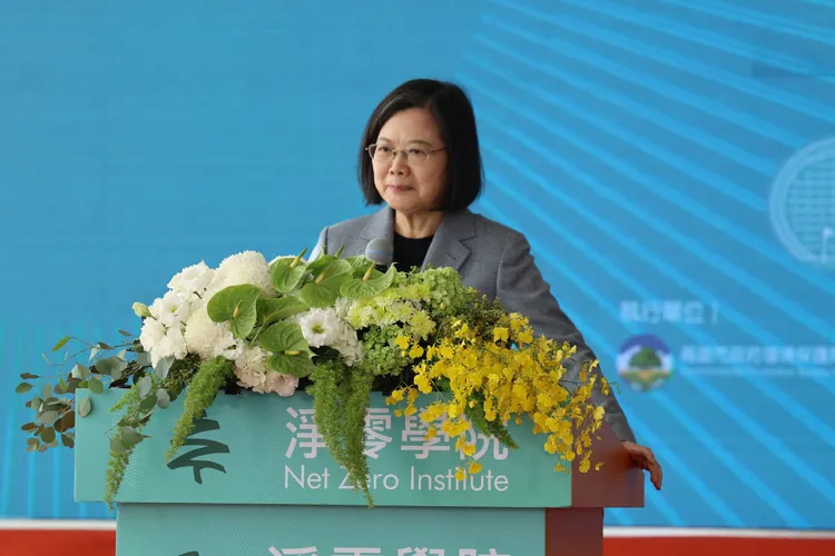 蔡英文總統出席「淨零學院」開幕，肯定高雄與南方縣市攜手共推淨零人才培育。市府提供