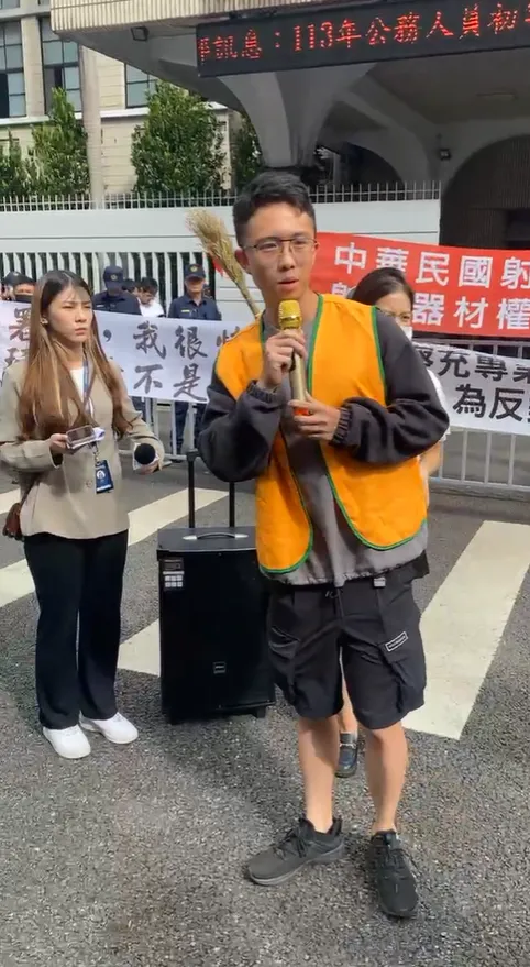 孫安佐現場表達看法。翻攝自中華民國射擊活動暨射擊器材權益促進會臉書