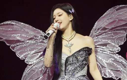 趙露思生日會扮蝴蝶美人唱成這樣網友笑了！劉宇寧送花解恩仇