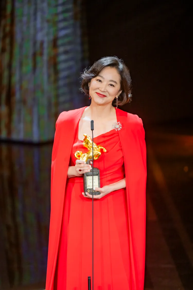 林青霞佩戴私藏的卡地亞珠寶，展現優雅氣韻。金馬執委會提供