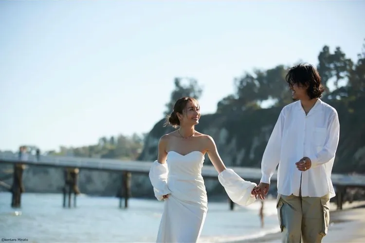 新山千春（左）透露禮服是平價品牌SHEIN，僅5000日圓。翻攝chiharuuu_0114 IG