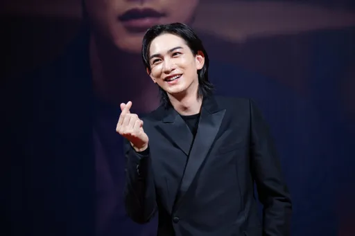 町田啓太來台自招貼27個暖暖包 冷到揪《勿說是推理》演員深蹲