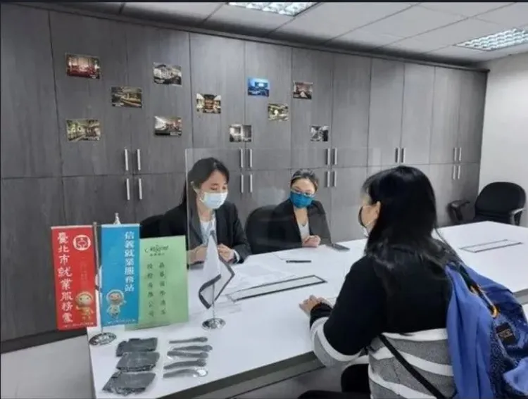 北市府釋出約聘僱職缺，月薪最高70K。就服處提供