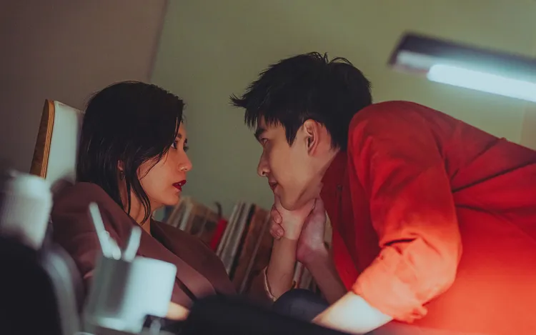 賈靜雯（左）跟曾敬驊這場激情戲是她極限。Netflix提供