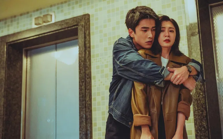 賈靜雯（右）不介意被說跟曾敬驊談母子戀。Netflix提供