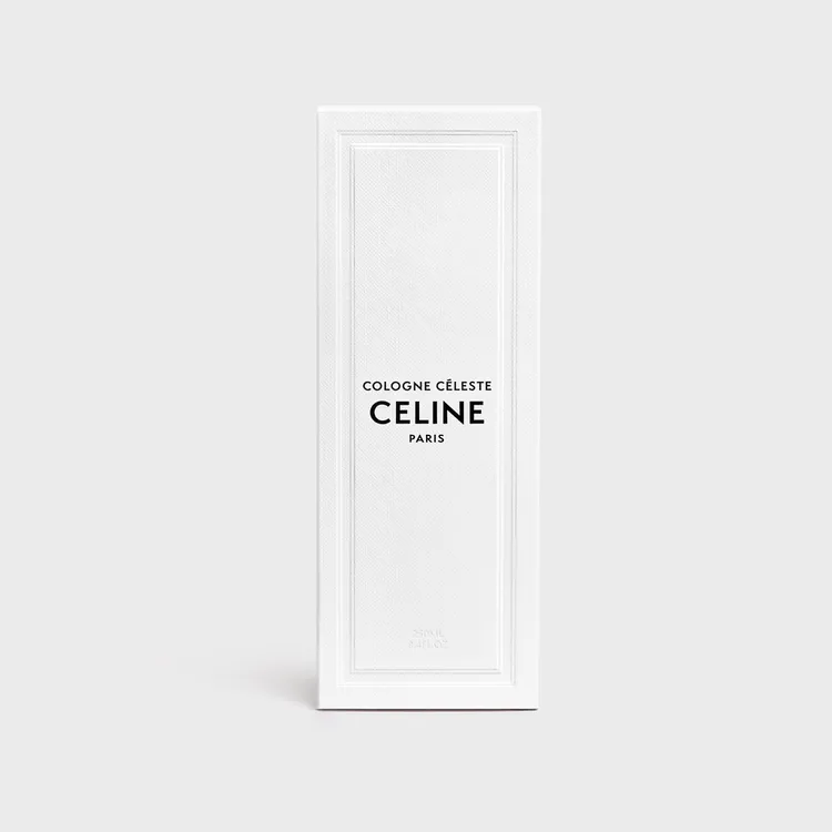 外盒以粒紋質感包裝綴以17世紀風格的壓花設計。品牌提供