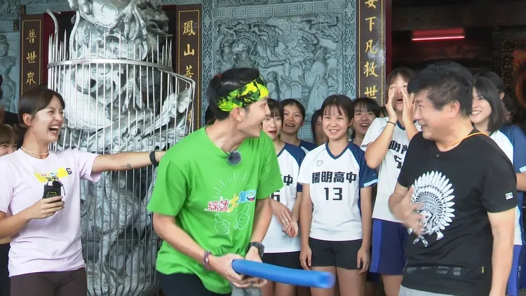 郭忠祐迅速搶可以攻擊胡瓜的機會。民視提供