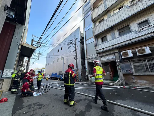 桃園工廠頂樓倉庫起火冒煙　警消2個多小時撲滅、無人員傷亡