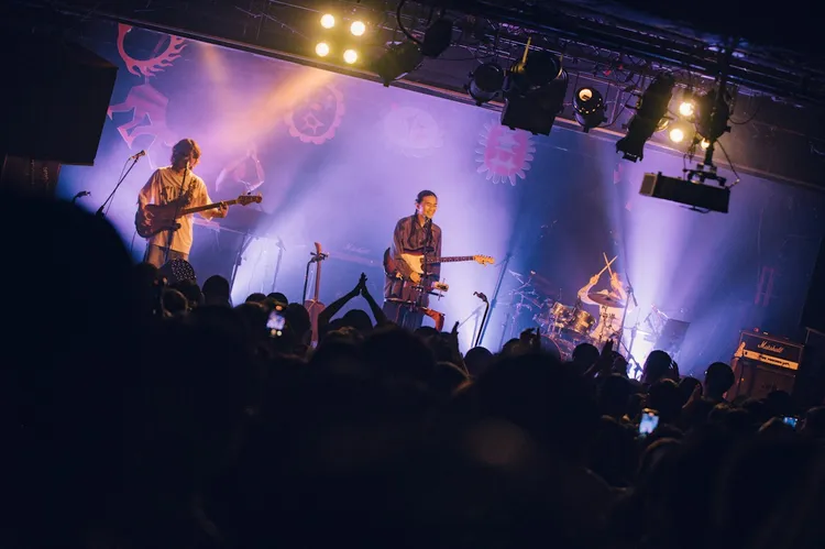 「百合花樂團」重新翻唱黃妃的經典歌。百合花提供