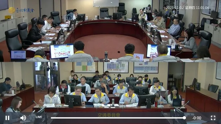 交通局赴議會專案報告。翻攝議會直播畫面
