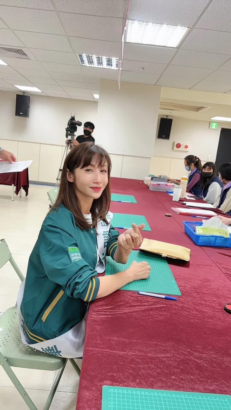 許淑華強調因為大環境不好，百姓苦不堪言，更要有能力的人站出來為民發聲，自己這次抱著必勝決心參選，當作是自己的畢業考。翻攝許淑華臉書