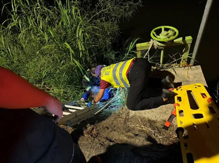 警消趕來救援。大園警分局提供