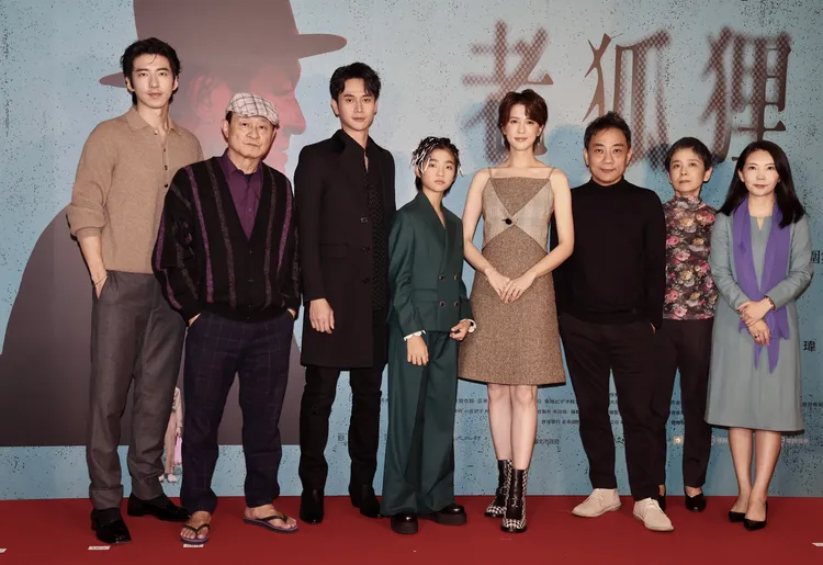 傅孟柏（左起）、陳慕義、劉冠廷、白潤音、劉奕兒、導演蕭雅全、監製小坂史子和林逸心出席《老狐狸》首映會。彭欣偉攝