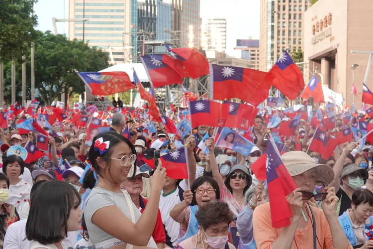 現場主持人喊湧進5萬名支持者。江孟謙攝